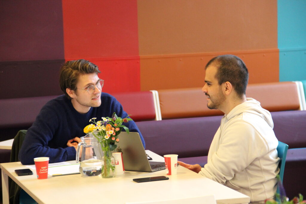 A teacher and a student during a level assessment at the Koentact Open Day