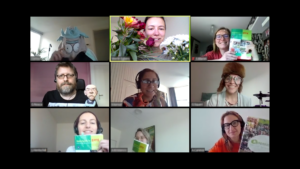 Veerle met bloemen en studenten - blurred names